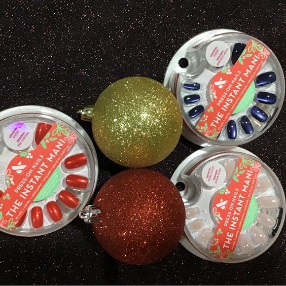 Olive and June Christmas Nails - Picture 1 of 1